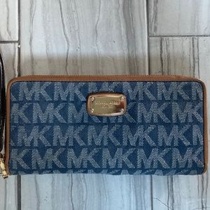 Michael Kors Wallet/Clutch